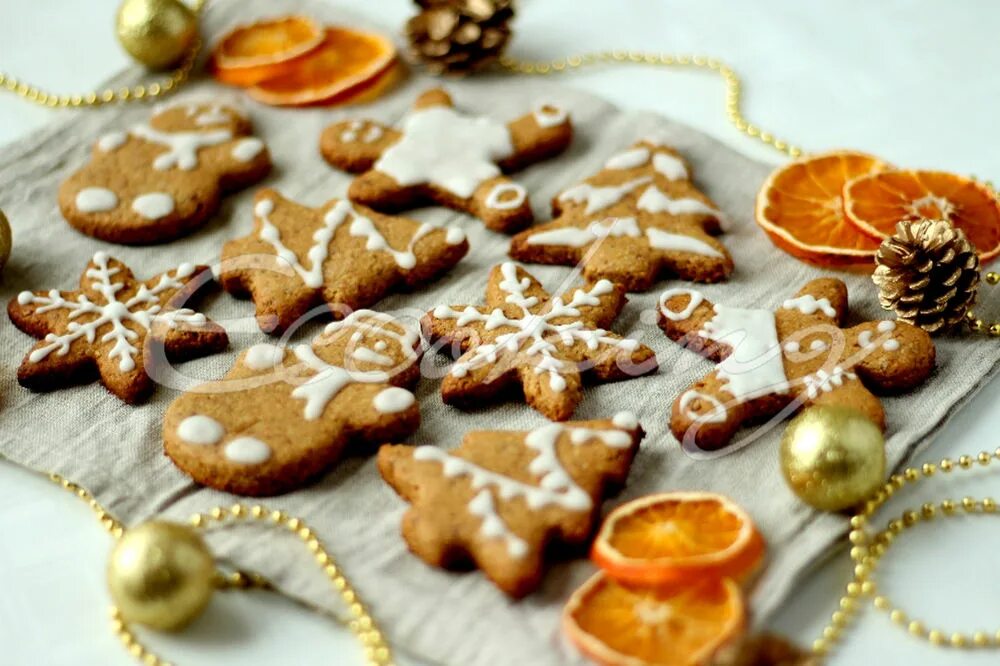 Постный имбирный. Праздничные печенья на новый год. Печенье пряничный человечек купить. Постный имбирный. Выпечка на рассоле.