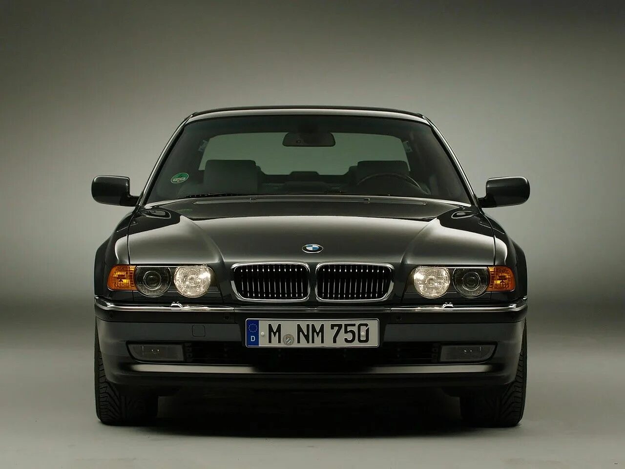 Купить бмв е38. BMW e38 750i. BMW 750 e38. BMW 7 e38 750i. BMW 7 e38 2001.