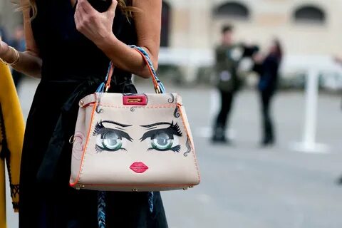 Улица сумок