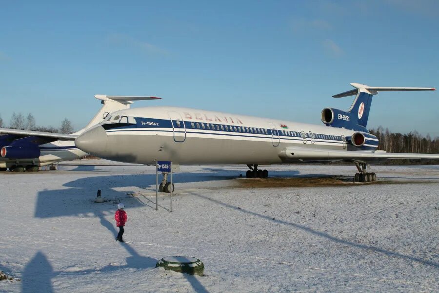 Бе-200 31120. Ан-32 шасси. Як 40 87792. Гидросамолет альбатрос а-40. Альбатрос самолет амфибия.