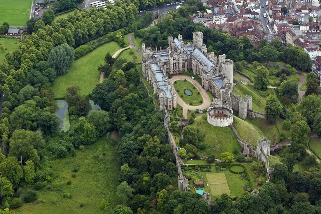 Замок Арундел Англия. Замок Арундел (Арундел). Англия.. Замок Арундел, графство Западный Сассекс, Англия. Арундельский замок Англия сверху. Украденный замок