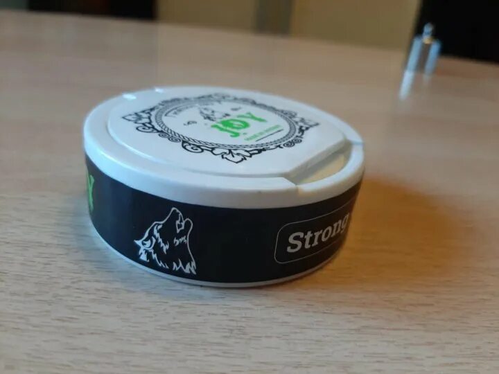 коробка снюса. коробка снюса. куча снюса. коробка снюса. шайба снюса.