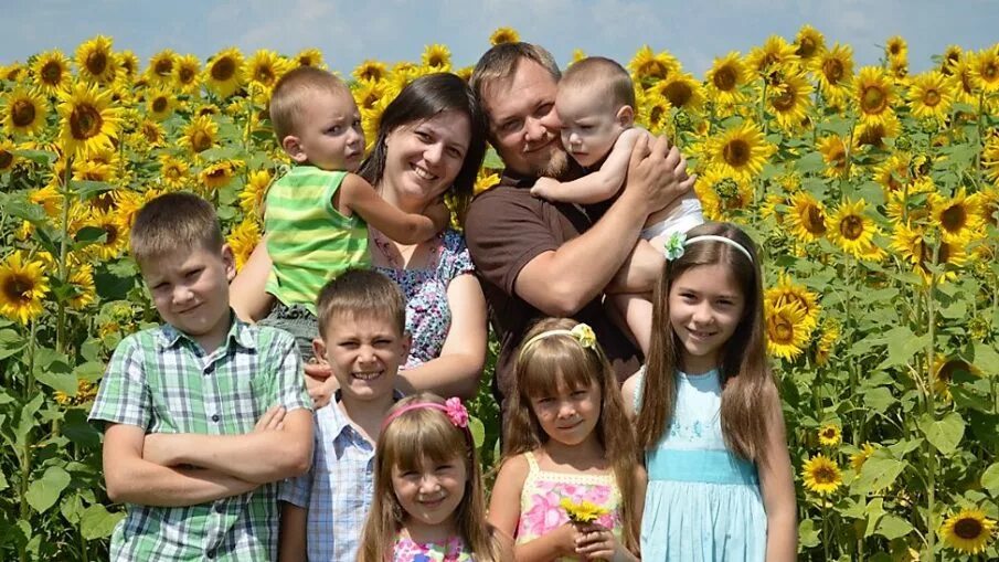 многодетные семьи 2013. фото семьи. нищие многодетные семьи. многодетная семья в россии. многодетные семьи в 2024 году краснодарский край.