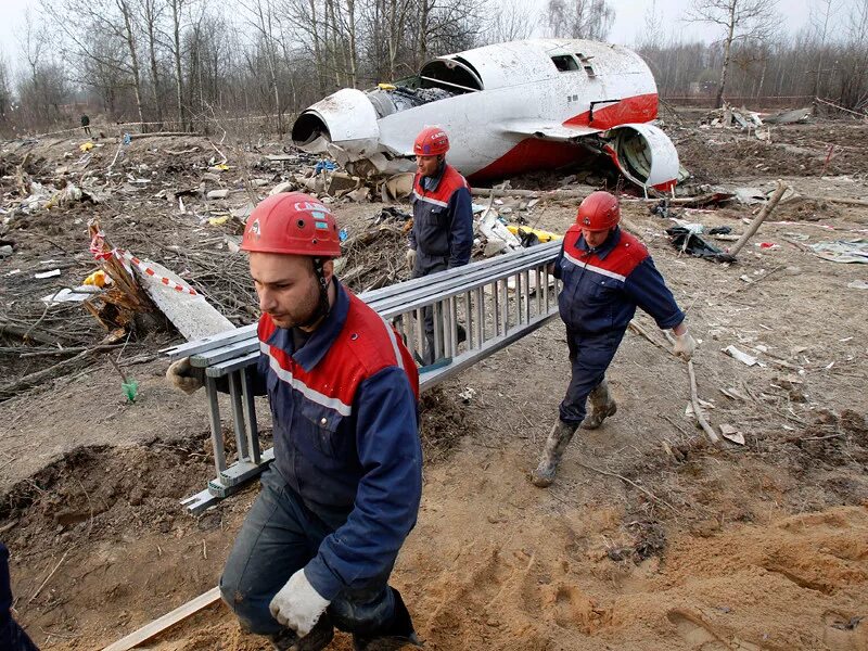 Разбился самолет президента. Катастрофа польского ту-154 под Смоленском. Катастрофа под Смоленском 2010. Катастрофа ту-154 в Смоленске. Катастрофа Лех Качиньский.