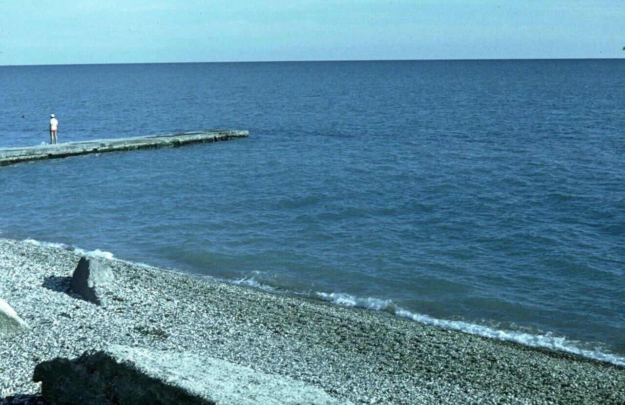 Пляж Сухуми Абхазия фото. Море Сухуми Абхазия фото. Сухуми МВО 1991. Фотографии пляжа для инвалидов в Сухуми Батуми.