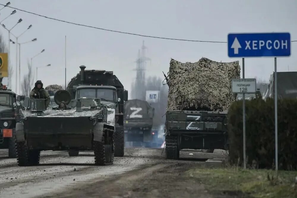 Военные РФ В Херсоне. Херсон войска Украины в Херсоне. Российские войска в Херсоне. Колонна российских войск.