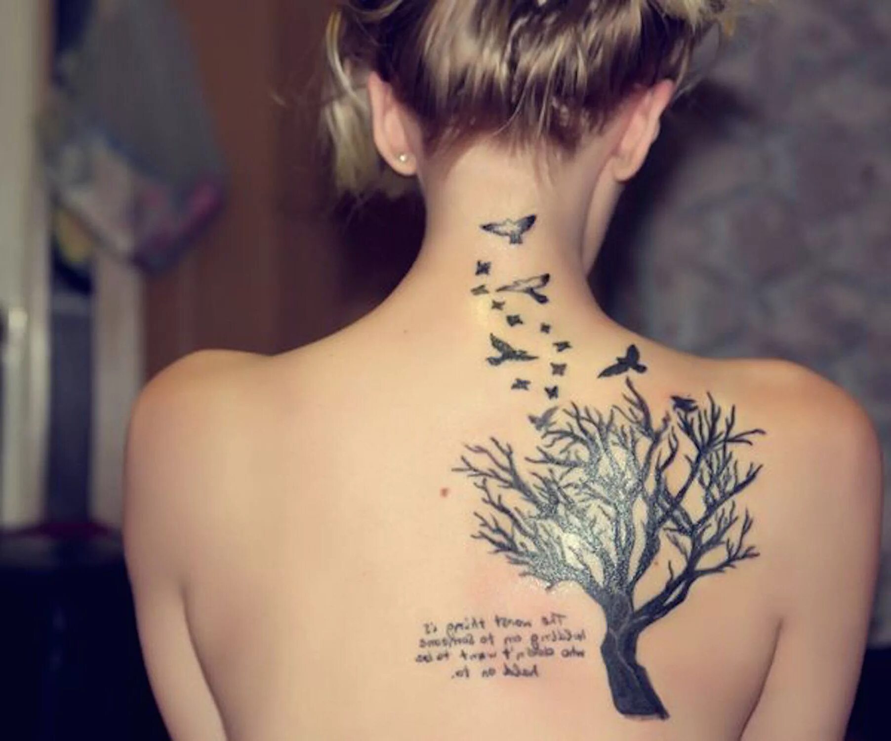 Тута про. Татуировки для девушек. Тату дерево. Татуировка на спине у девушки. Тату на спине для девушек.