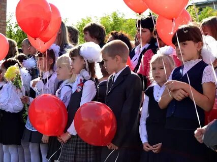 Интересное выступление первоклассников на линейке 1 сентября