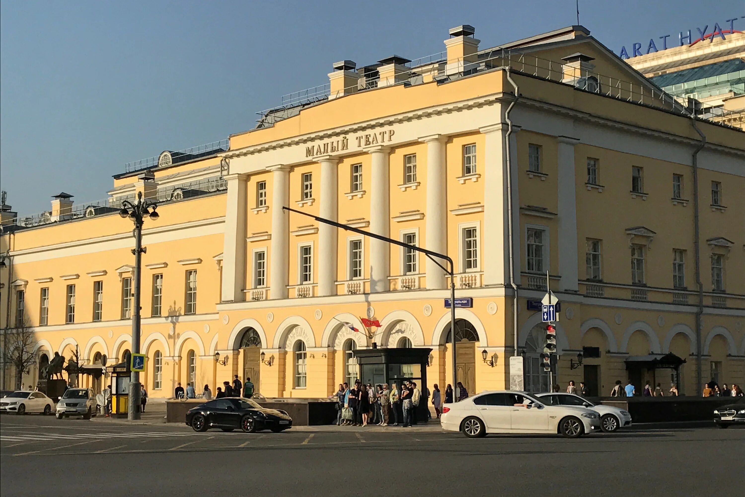 Малый театр в москве год. Московский малый театр. Московский Академический малый театр. Малый театр Бове. Государственный Академический малый театр фасад Москва.