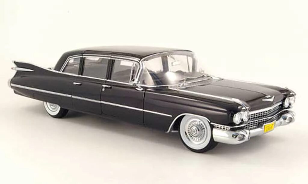 Cadillac 1:18. Cadillac Fleetwood 1 18. Cadillac 1947 1 18. Cadillac 1/18 Signature.