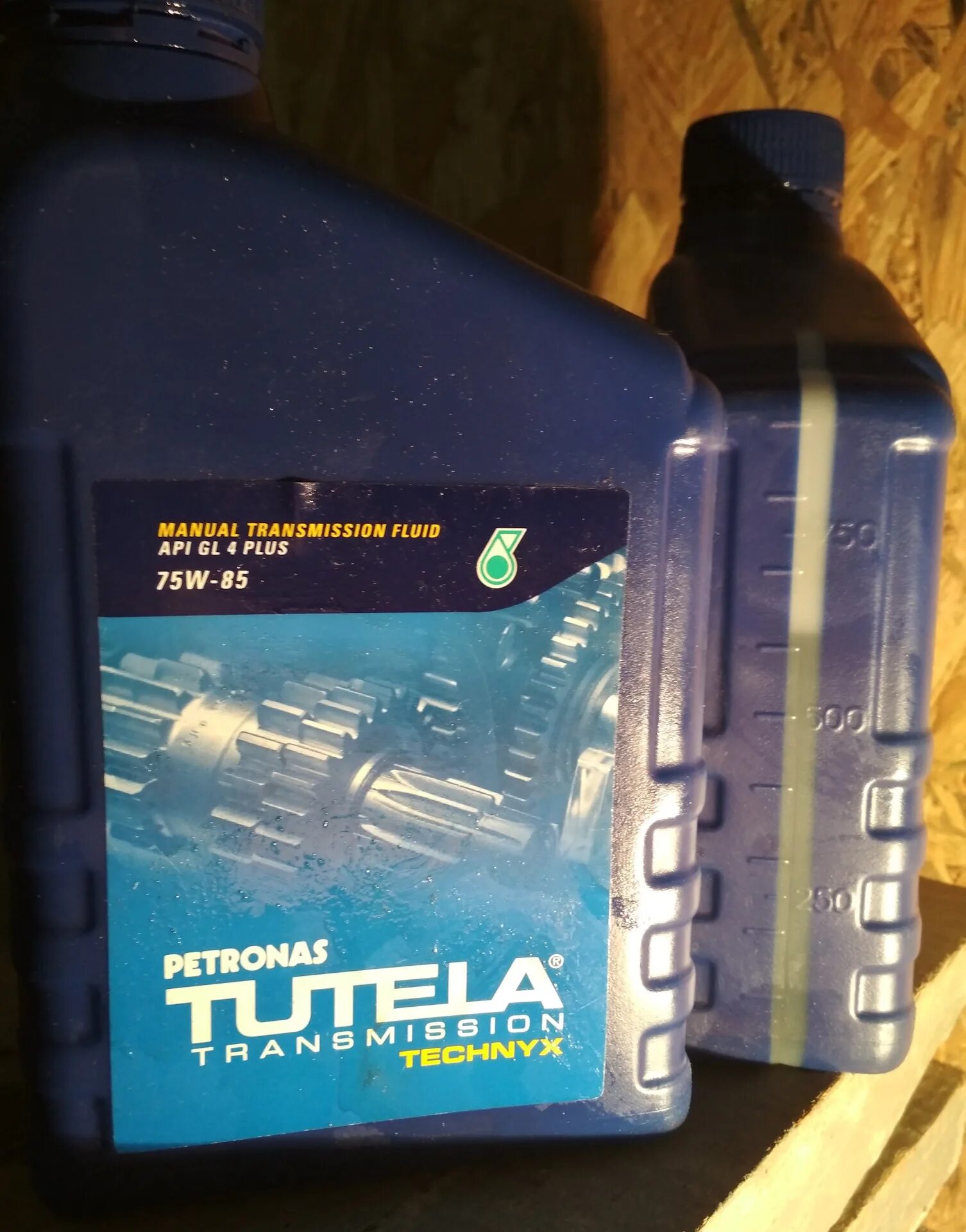 Tutela Truck Fe-Gear SAE 75w85. Tutela transmission Technyx 75w85 цвет. 14751619 Tutela. Tutela LS Axle Fluid 75w85. Sae 75w85