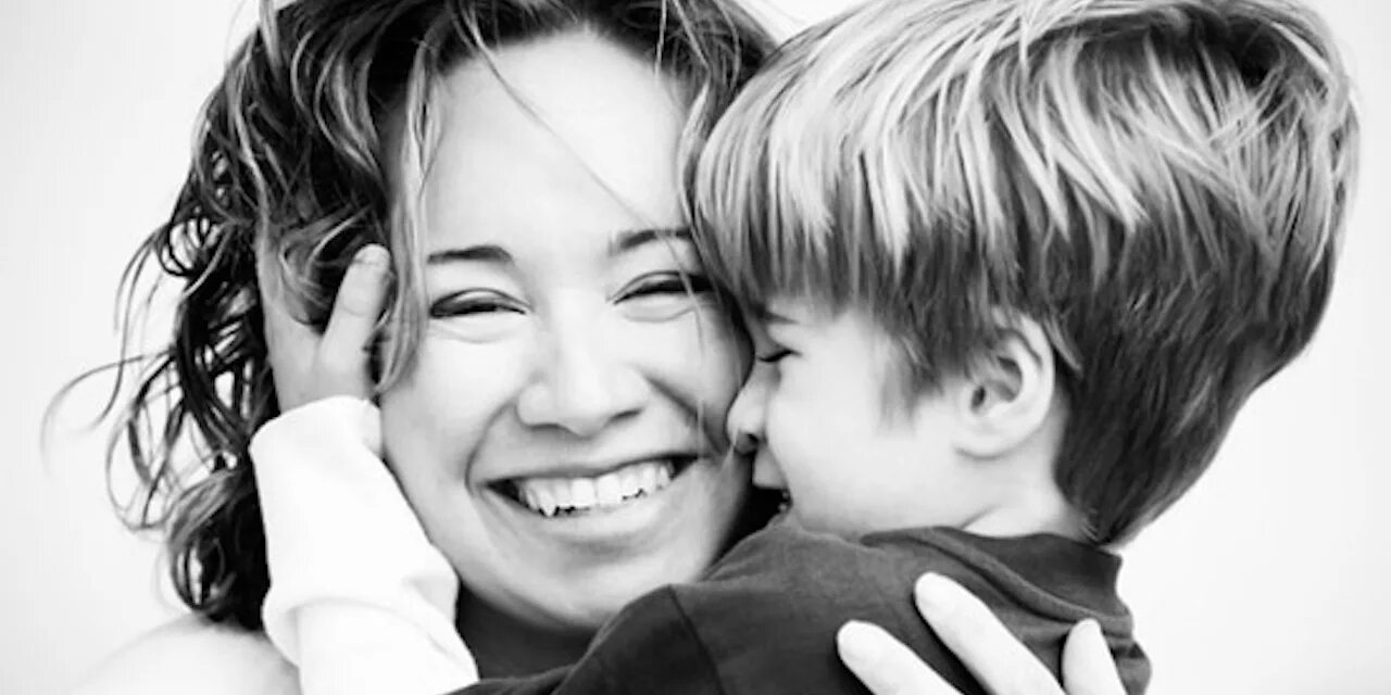 Мать с ребенком. Мама 50 с сыном. Мама с ребеночком. Фотосессия с сыном. Мама 50 с сыном.