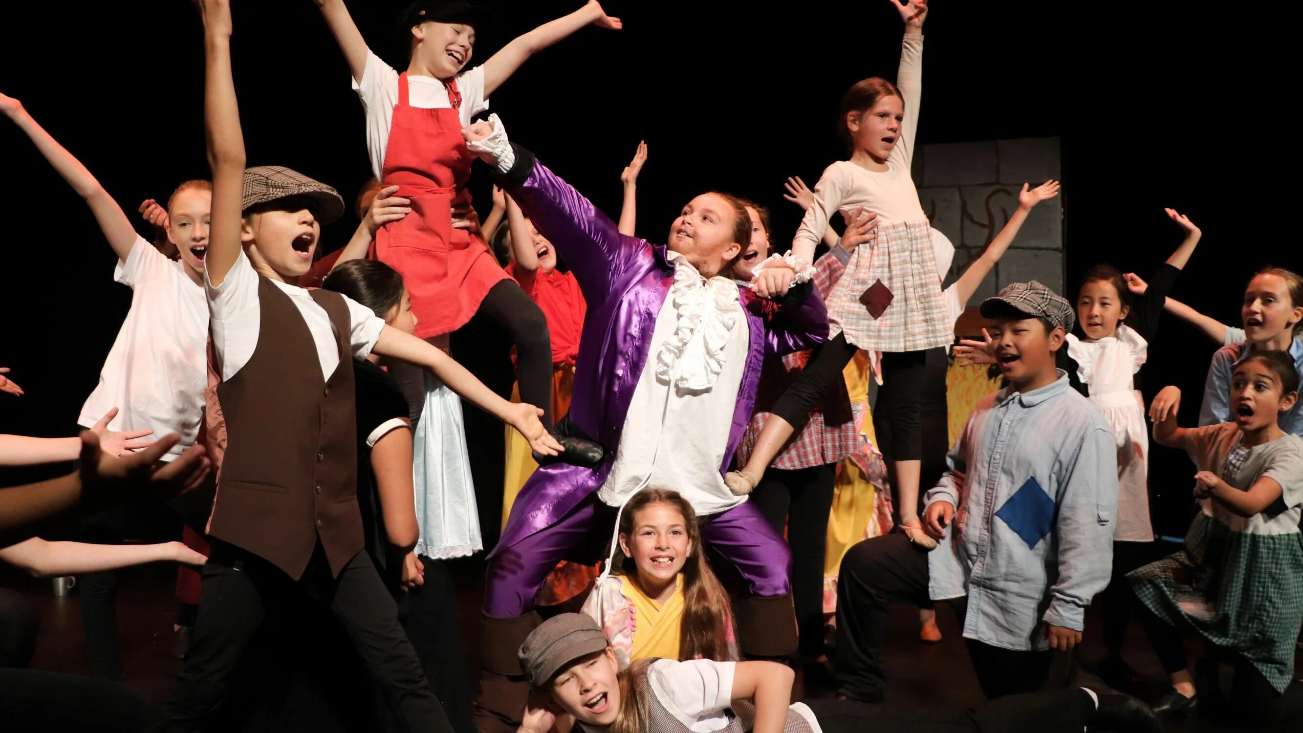 Театральные представления в детском саду. Театральный кружок для детей. Игровая программа театр. Озорные вытворяшки игровая программа. Театральное представление для детей.