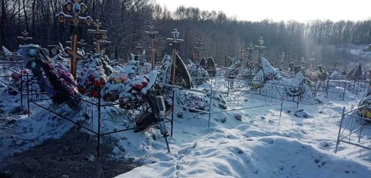 В уфе похоронили. Кладбище Уфа. Уфимское кладбище усыпано флагами ВДВ. Альбом памяти погибших на Украине из Башкирии пруфы.