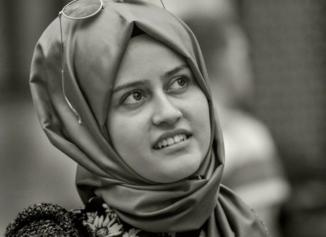 турецкие женщины в обычной жизни. турчанки на улице. турецкие женщины русские. стамбул девушка. турецкая тхэквондистка кубра.