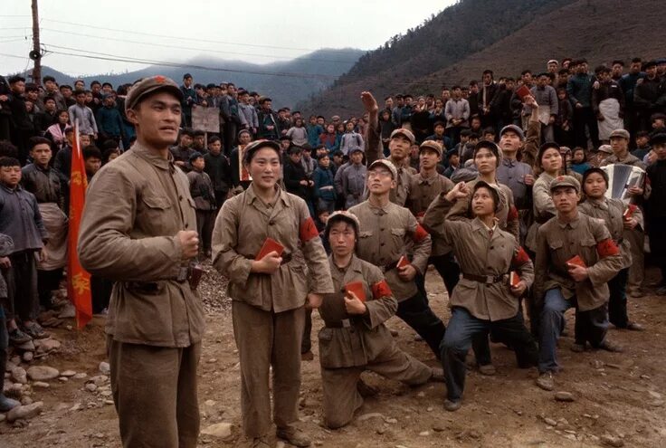 The Online Hub Connecting Chinese Photographic Circles. Revolution, People’s rep