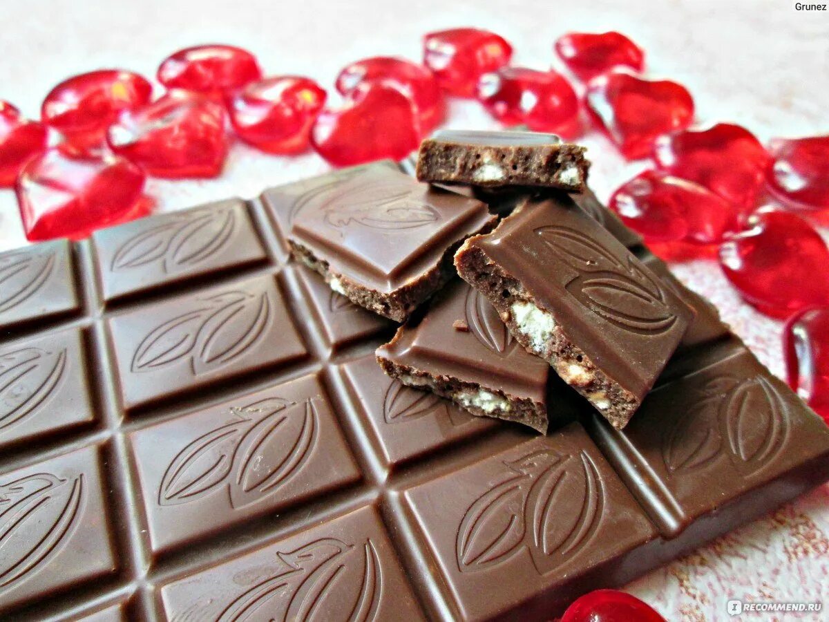 Разные шоколадки. Шоколад разный. Шоколадка Россия. Молочный шоколад с печеньем.