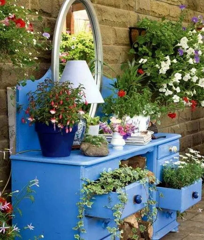 Необычные клумбы на даче. Оригинальные идеи для сада фото идей. Украшения для сада. Дизайнерские решения для сада. Интересные вещи для сада.