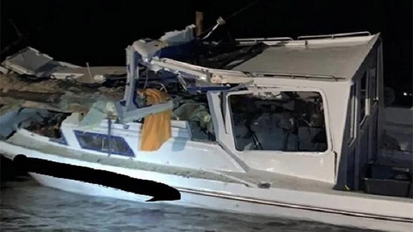 Прогулочный катер затонул египет. Затанувшии. Ракетный катер ивановец. В питере затонул прогулочный катер. Ракетный катер ивановец черноморского флота.