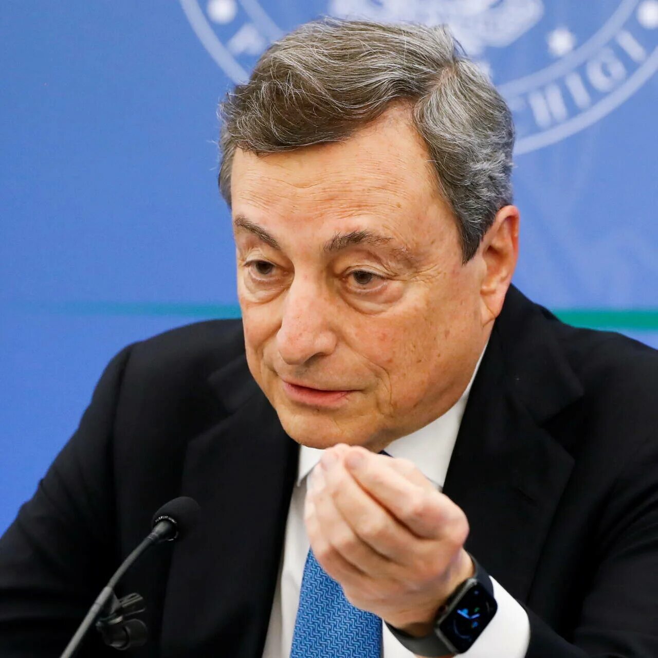 Чиновники италии. Политики италии. Политики италии. Сильвио берлускони 2022. Луиджи ди майо итальянский политик.