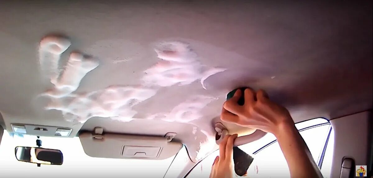 Как почистить потолок в машине. Чистка потолка авто. Химчистка потолка автомобиля. Химчистка потолка. Химчистка обшивки потолка.