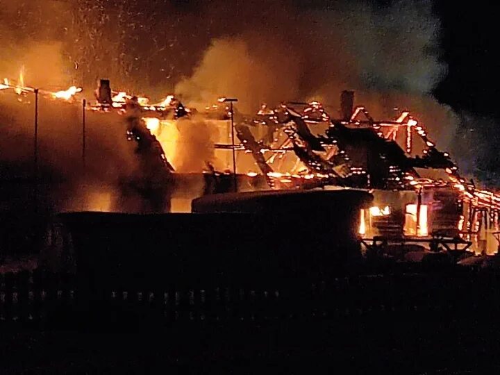 Пожар в частном доме. Пожар в деревне. Пожар в гимназии. Пожар в невере. Пожар в доме.