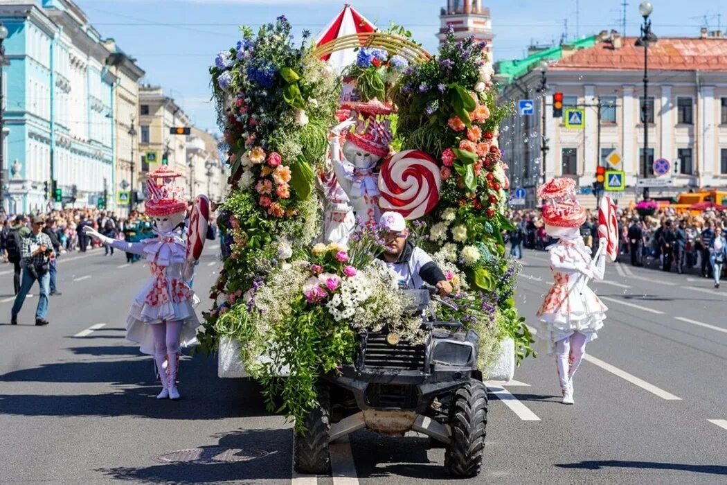 Праздник цветов спб. Фестиваль цветов в санкт-петербурге. фестиваль цветов спб. парад с цветами. праздник цветов в спб.