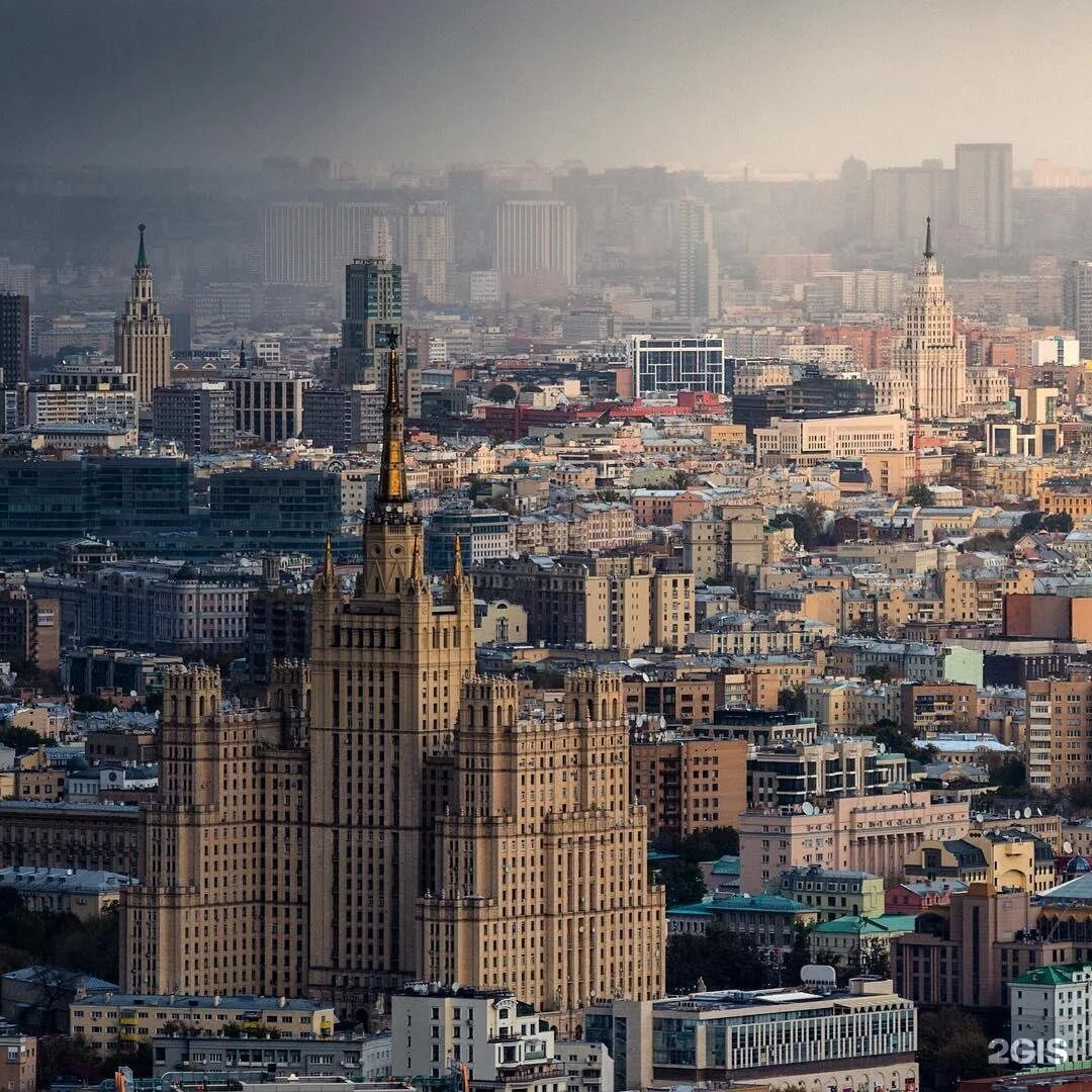 Сталинская высотка в Варшаве. Москва 2015. Сталинская высотка в Зарядье. ЦАО Пресненский район.