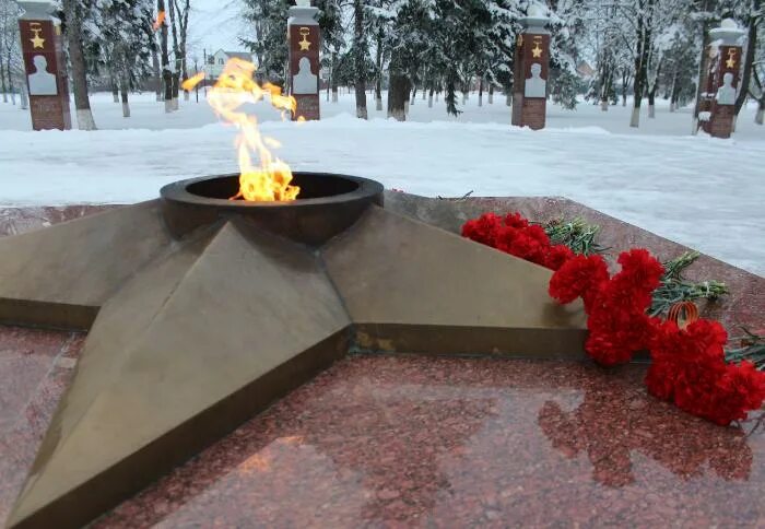 Парк победы спб крематорий. Памятники блокады ленинграда парк победы. Парк победы крематорий блокадного ленинграда. Ленинград блокада парк победы вагонетка. Метро парк победы в блокаду.