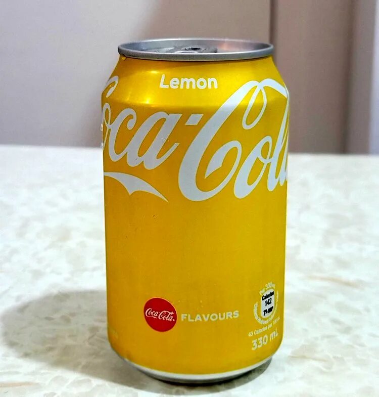 Банка желтой колы. Coca cola orange vanilla zero. Кока кола с желтой крышкой. Желтая кока кола. Желтая кока кола.