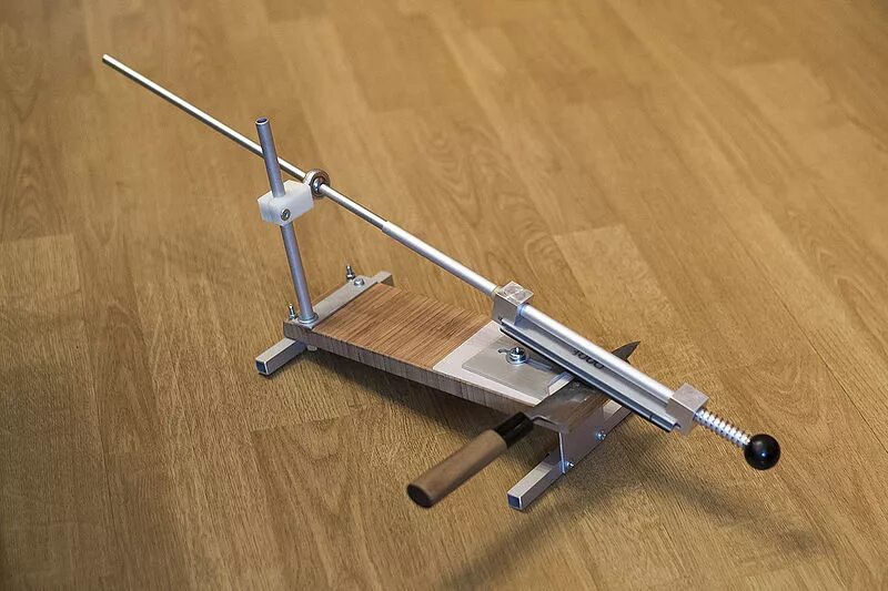 Приспособление для ножей. Станок для заточки ножей папа карло. приспособление для заточки ножей зубр. точилка для ножей апекс. держатель для заточки ножей от 100 мм stayer.