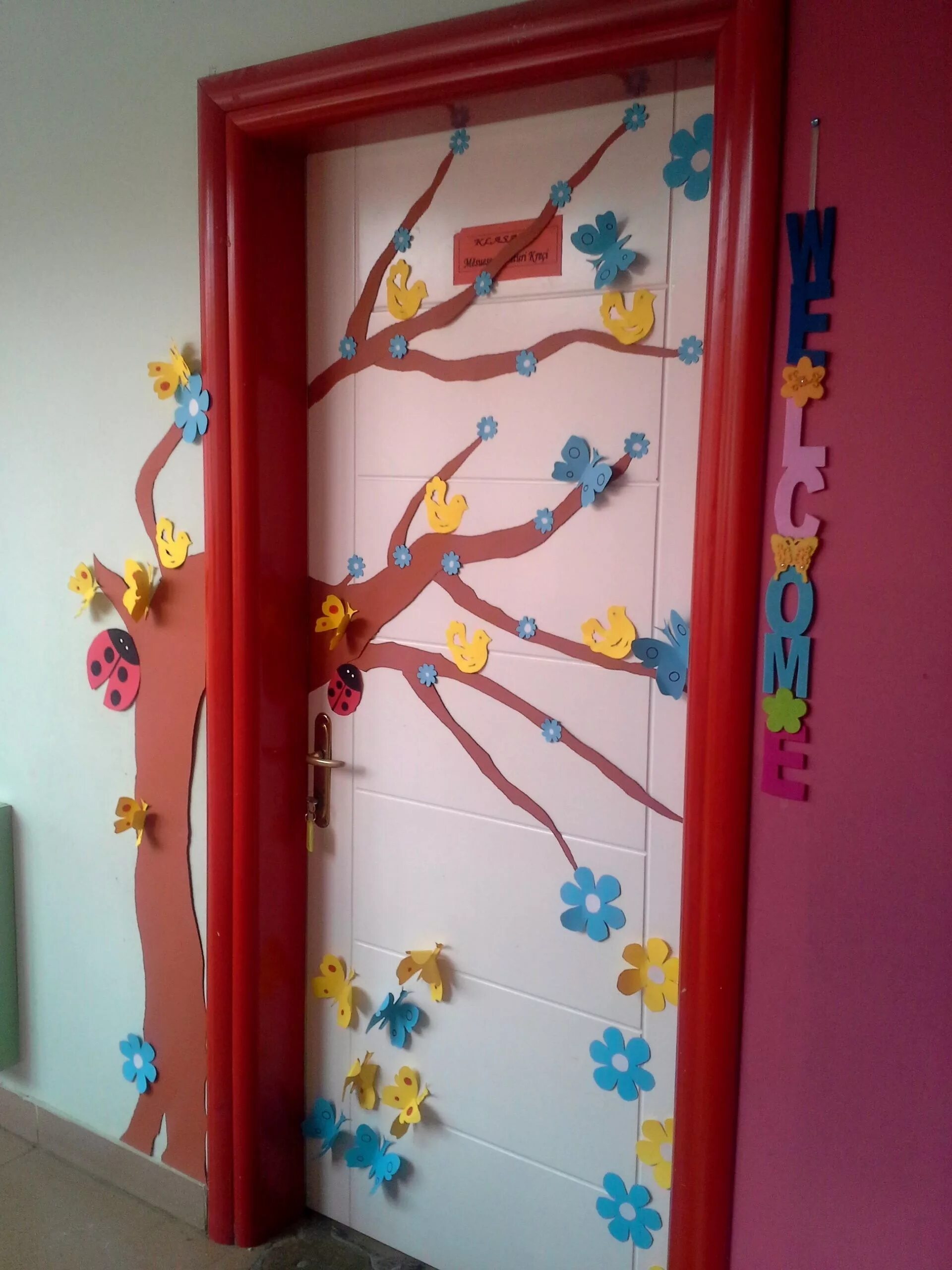 Декор двери. Декорация старой двери. Декор двери. Декор дверей межкомнатных. Оформить дверь своими руками.