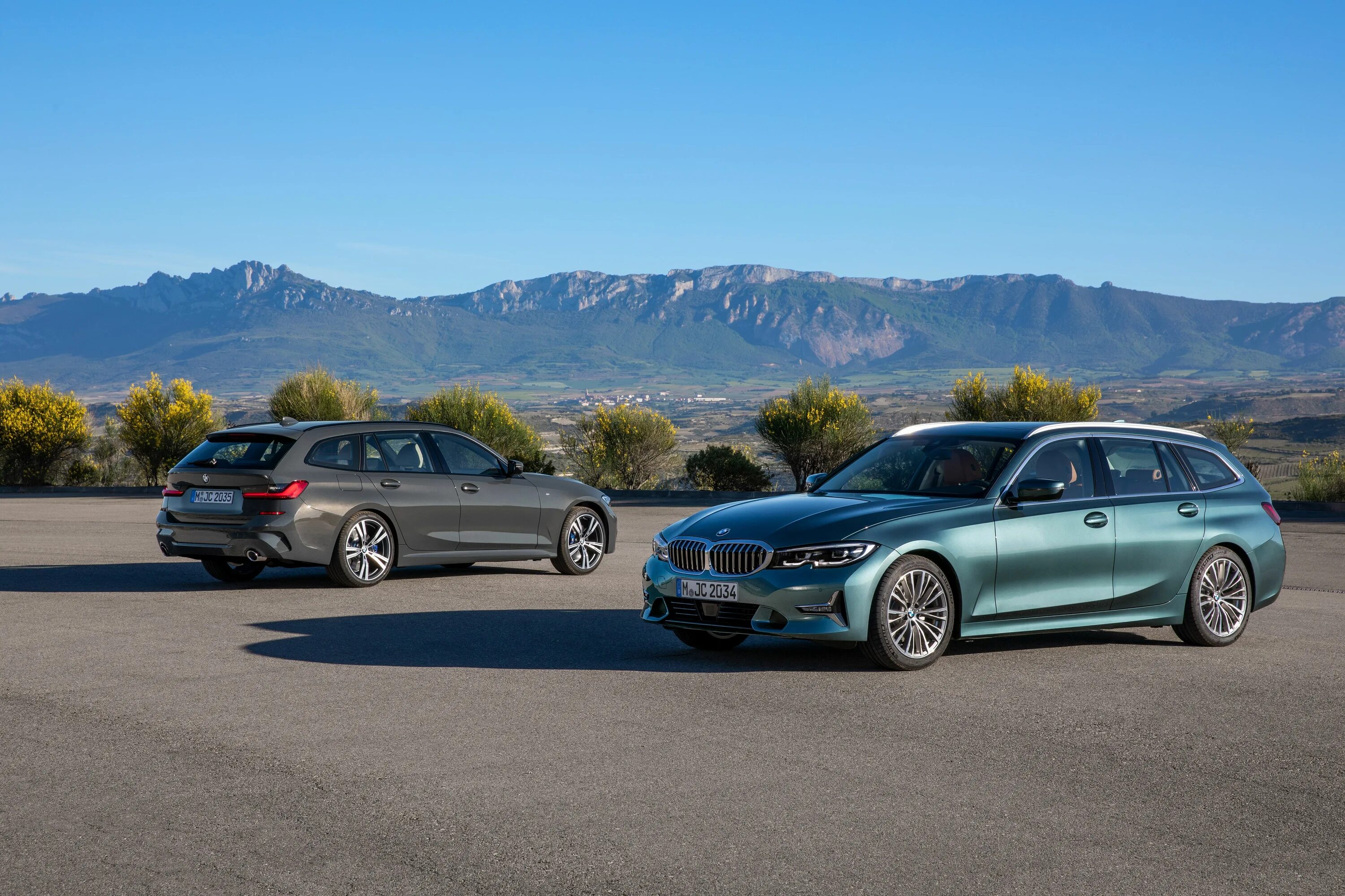 Бмв touring. Bmw 5 series touring 2021. Bmw универсал 2020. Bmw 3 series f30 универсал. Бмв 530d универсал.