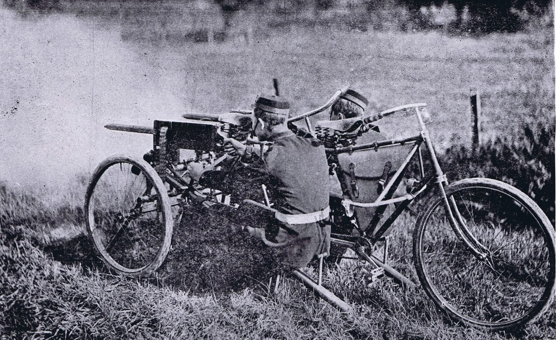 Изобретения во время войн. Велосипед Дукс 1905. Велосипедные войска первой мировой войны. Бронированный квадроцикл 1899. Велосипеды первой мировой войны.