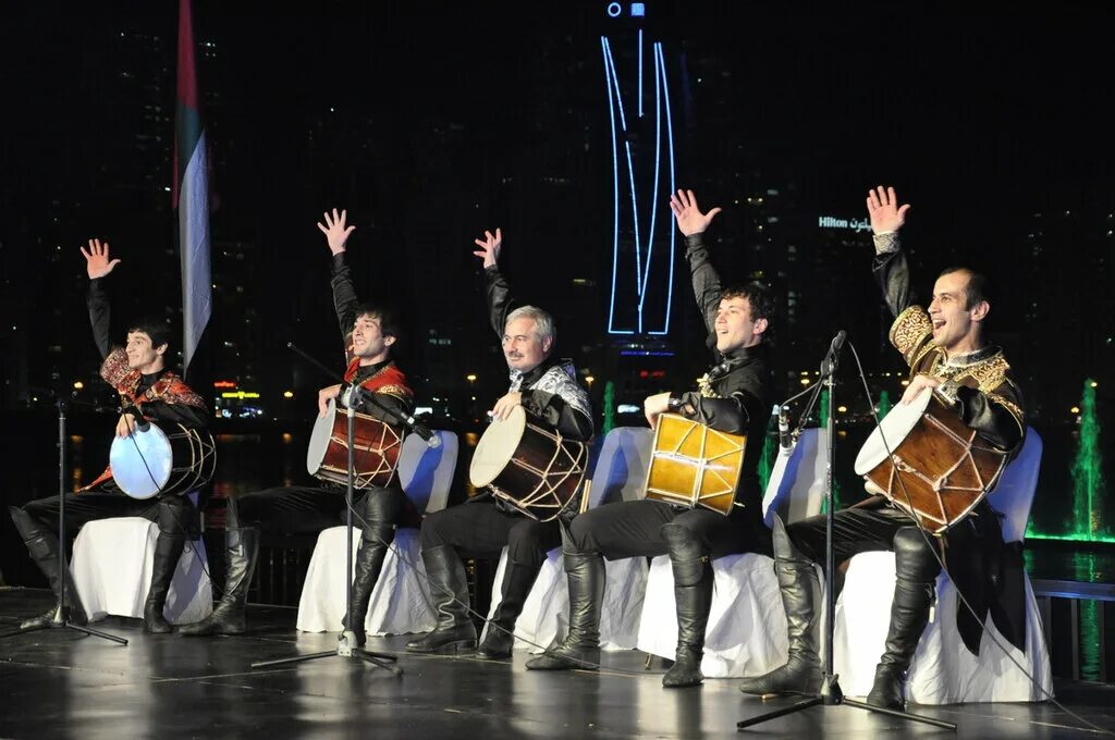 Государственный академический заслуженный ансамбль танца лезгинка. Академический ансамбль лезгинка дагестан. Лезгинка ансамбль танца дагестана. Ансамбль махачкала. Государственный академический ансамбль танца дагестана лезгинка.