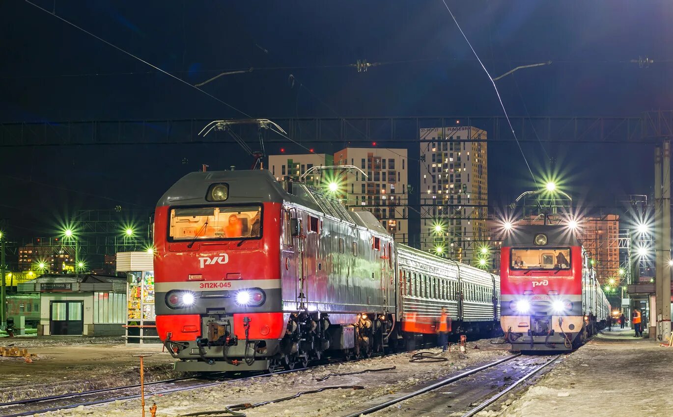 Движения поездов тюмень. Эп2к в Тюмени. Эп2к-123. Электровоз эп2к. Эп2к пассажирский.