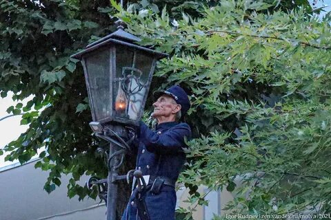Во сколько фонарщик зажигает фонари в бресте