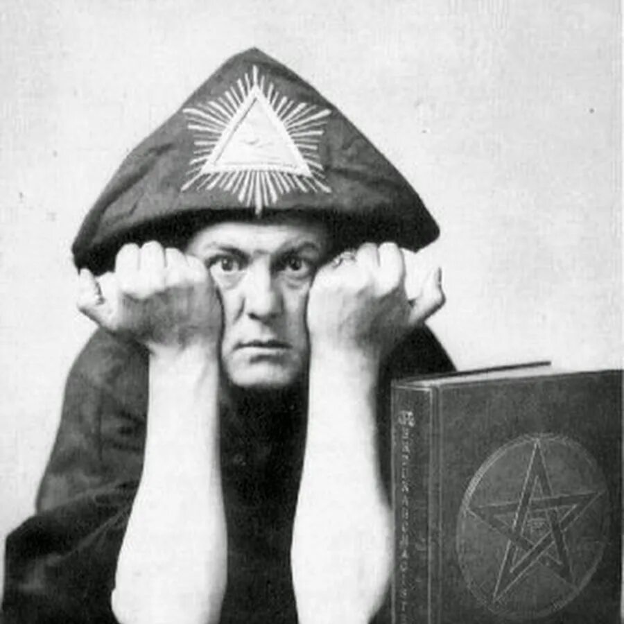 Что именно станет. Алистер Кроули зверь 666. Алистер Кроули молодой. Aleister Crowley III. Алистер Кроули Исповедь.