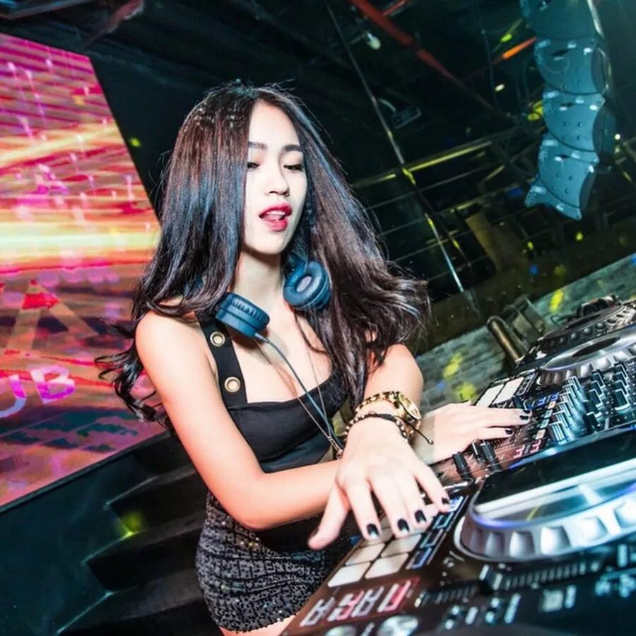 Dj lady. Леди диджей. диджей леди босс ярославль. песня vietnamese music 2025. of lady dj vietnam.