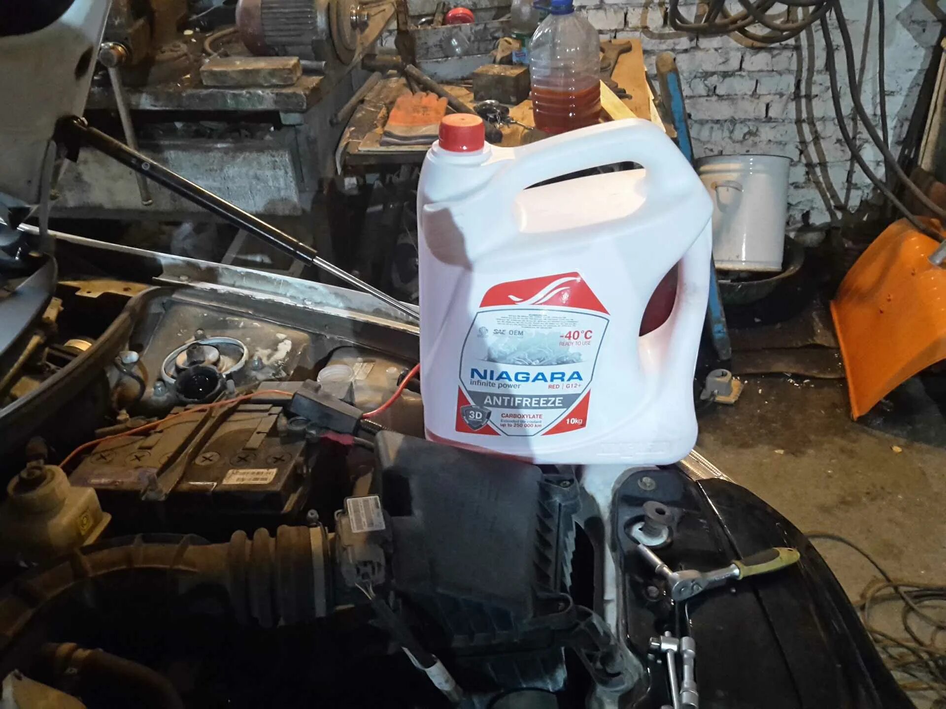 Антифриз ваз 2190. Антифриз гранта 16 клапанная. Антифриз лада гранта 8 клапанов. Гранта 2019 антифриз. Патрубок антифриза лада гранта 1.