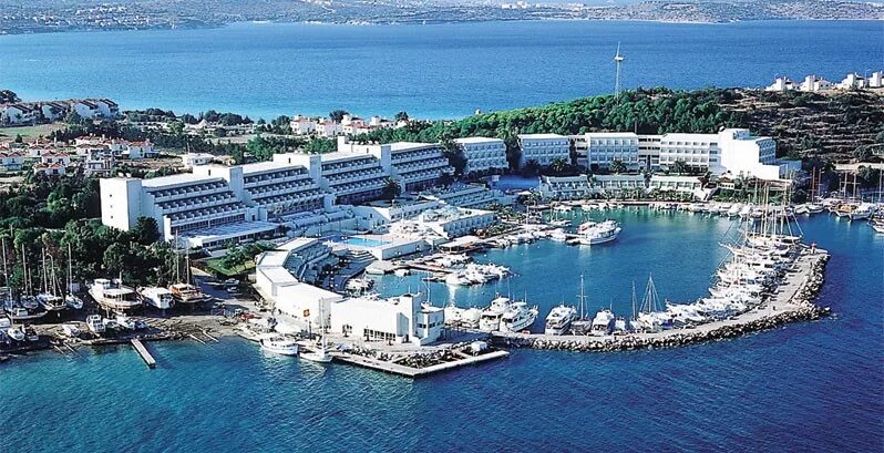 Med cesme в реальном времени. Altinyunus Çeşme Resort Thermal Hotel.. Город Чешме в Турции. Cesme здание.