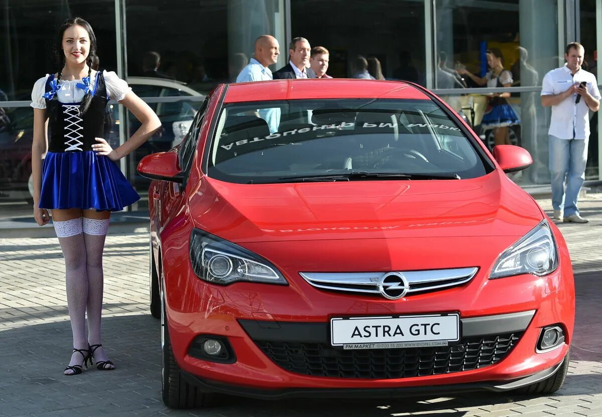 Opel германия. Автосалон Опель. Автосалоны Опель в Германии. Опель из Германии. Минский дилер Opel "Автоцентр РМ Маркет".