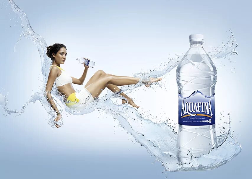 Питьевая вода дали. Бутылка для воды. Реклама воды. Креативная реклама питьевой воды. Реклама минеральной воды.