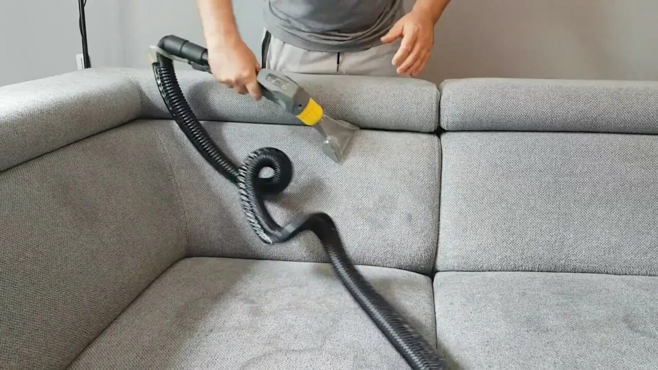 Пылесос пылесосит диван. Химчистка дивана karcher puzzi 10. puzzi 10/1. моющий пылесос керхер puzzi 10/1. пузи 8/1.