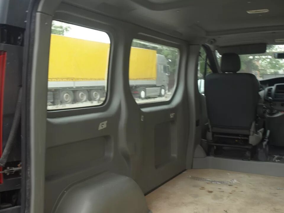 Салон трафик. Renault Trafic 2007 салон. Рено трафик 2 салон. Renault Trafic 2 салон. Рено трафик 2008 салон.