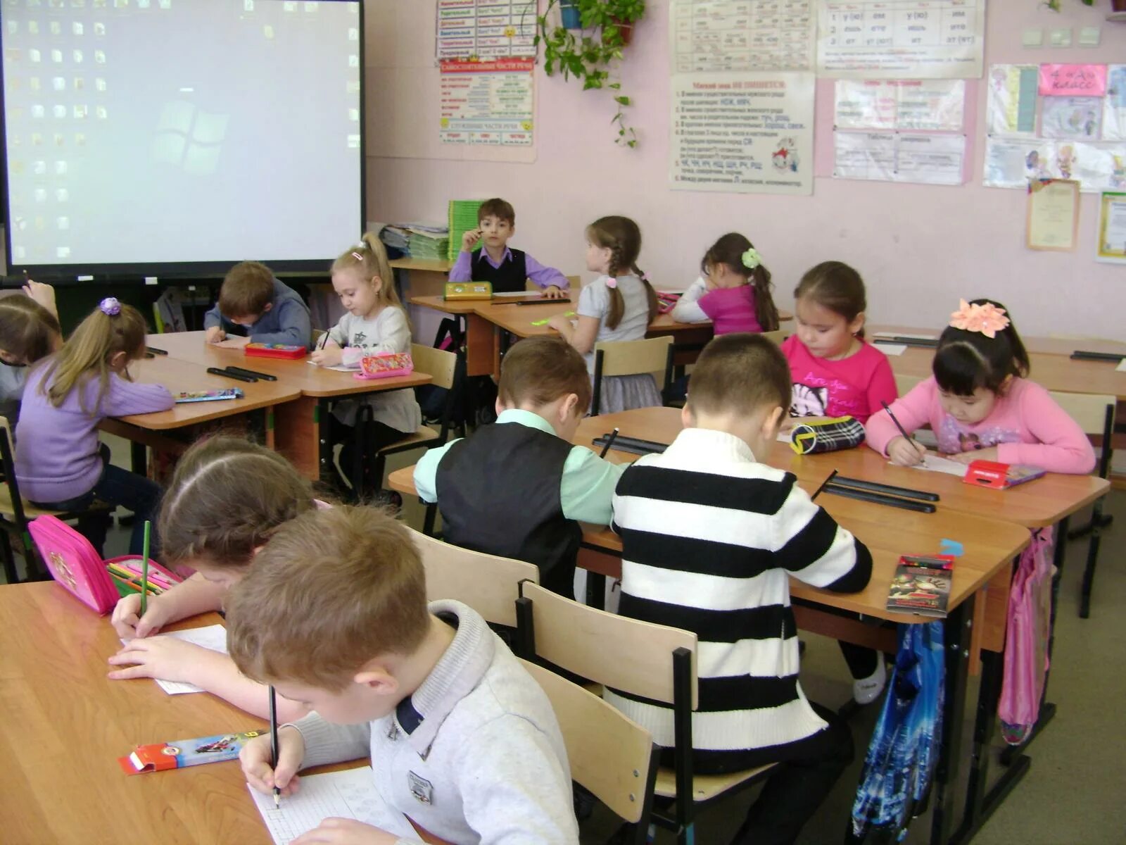 Ученик 9 класса. Фэк дзержинского 1б. Школы после 9 класса. Ученик старшеклассник. Что будет со школами после.