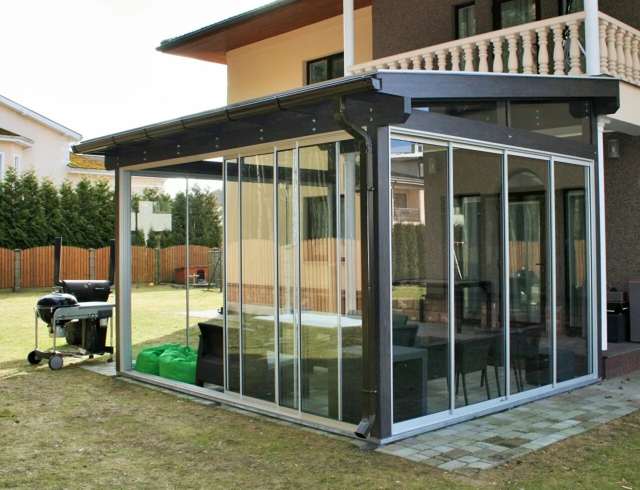 конструкции раздвижного остекления. окна кбе остекление террасы. зимний сад алютех. портальные двери шуко. остекление веранды слайдорс.