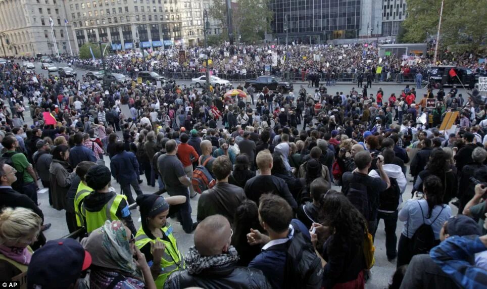 Public o. Толпа на Уолл стрит. 20.10.2011 Картинки. Occupy Wall Street then and Now. Volume Kills Movement in the Wall Street.