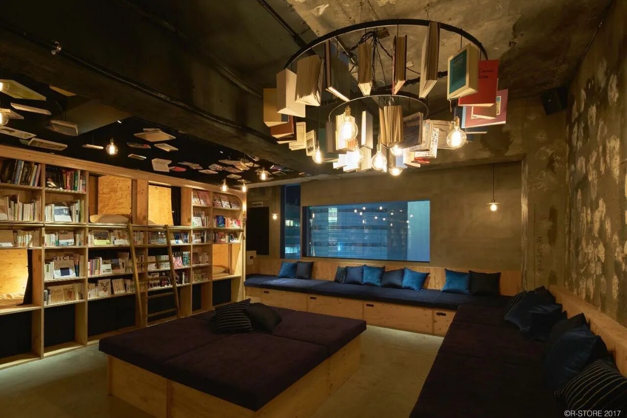 Книга хостел. Хостел book and bed, токио. book and bed tokyo, tokyo, japan. библиотека в японии. книжный отель.