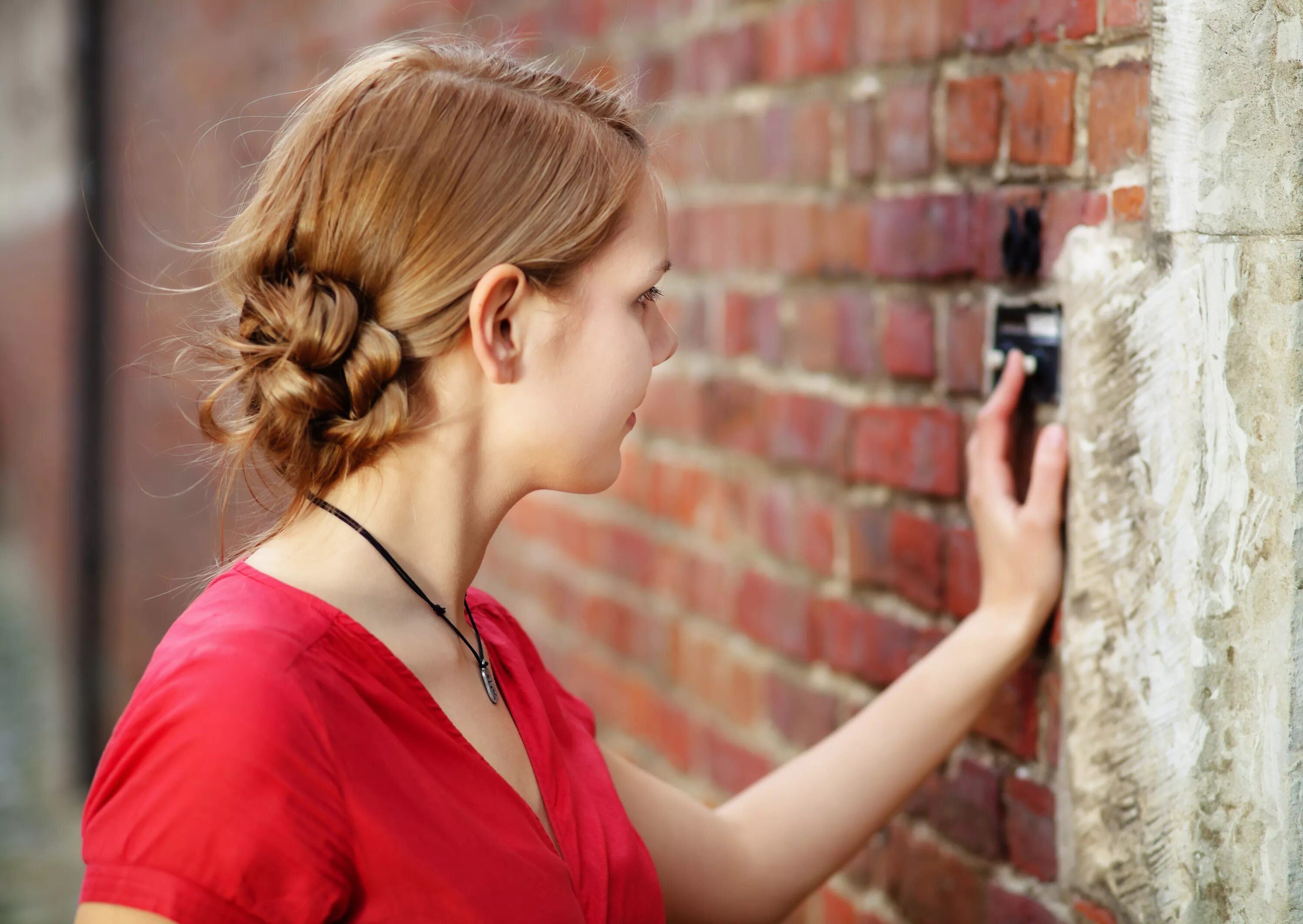 Закрыть несколько показать. Блокираторов дверных петлей. Закрыть дверь. Крестик иконка. Блокиратор петли двери.